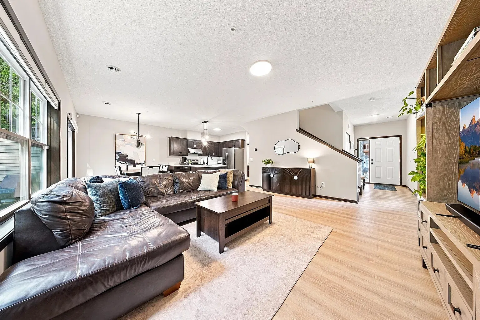 3 bed, 2.5 bath, 2103 sqft, $2,650 — Photo 3