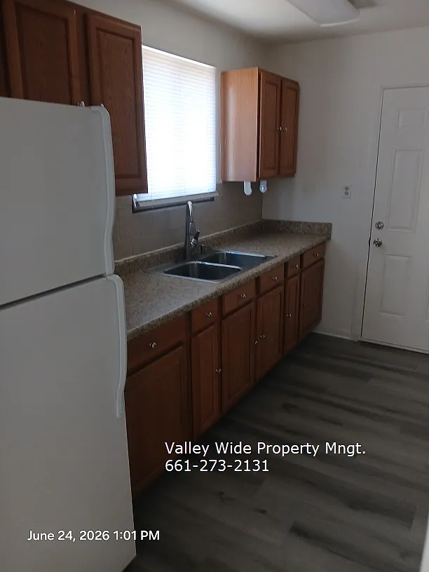 3 bed, 896 sqft, $2,100 — Photo 4