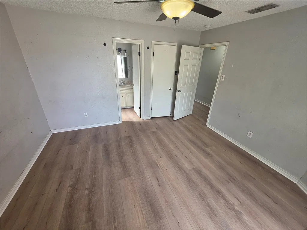 3 bed, 1035 sqft, $1,495 — Photo 4