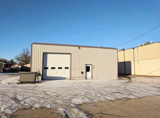 406 20th St SE, Minot, ND 58701