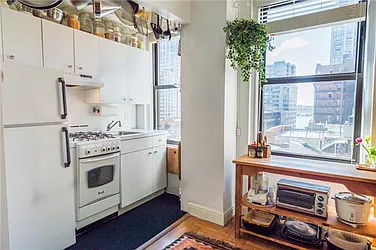 Rented by R New York
