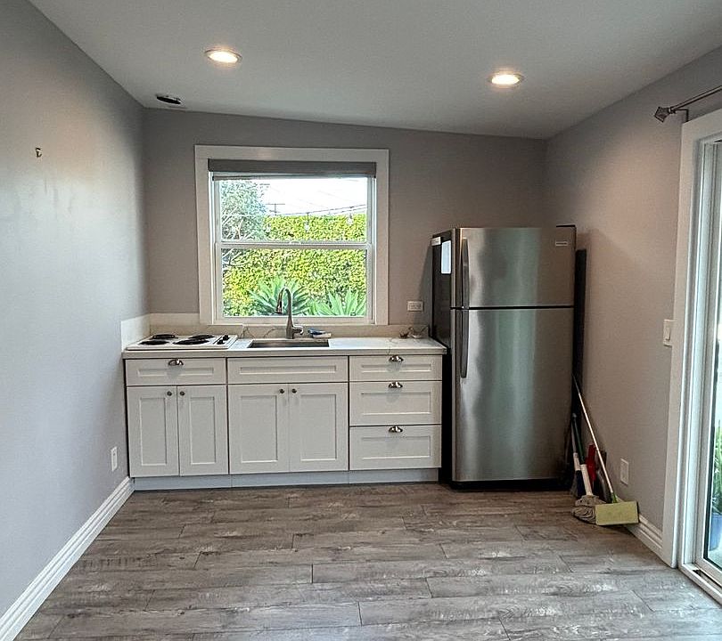 1st image of 2839 Charlemagne Ave