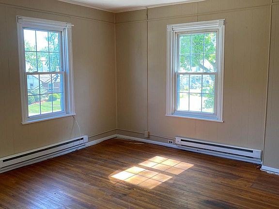 2nd image of 406 Hodgson St #2