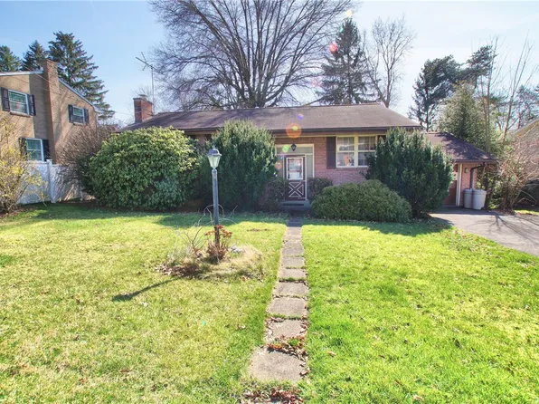 132 Melrose Dr, New Stanton, PA 15672