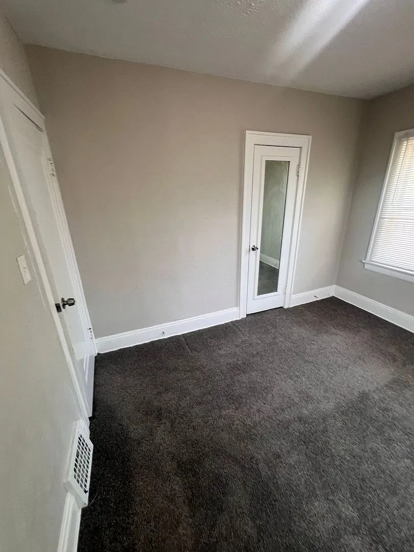 E. 114th St. 4275 — Photo 3