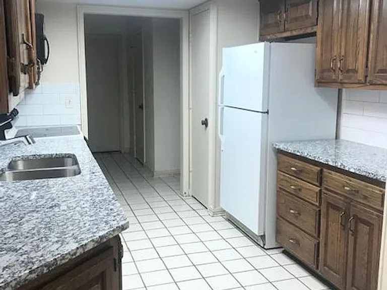 11906 Shady Trail Ln — Photo 1
