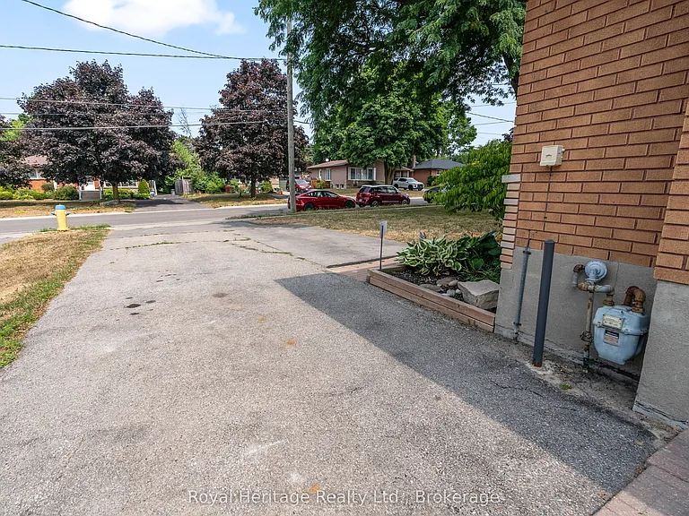 19 Kawartha Dr #LOWER — Photo 20