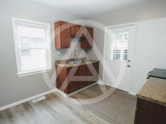 2nd image of 4614 Pearse Ave