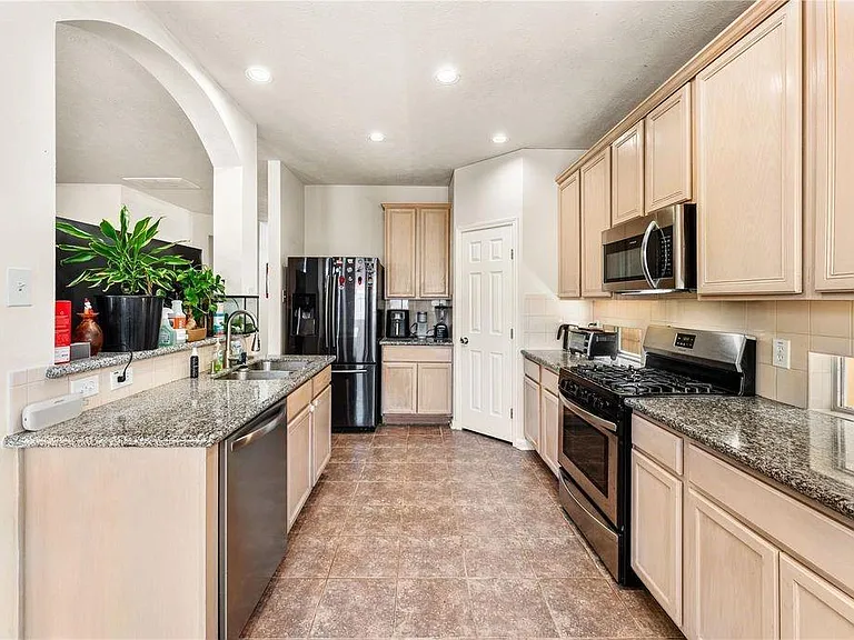 19106 Spring Meadows Ln — Photo 7