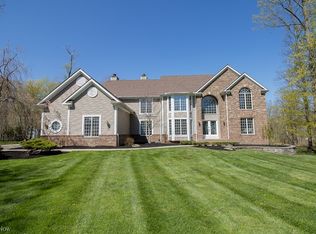 8950 Red Tail Ln, Kirtland, OH 44094