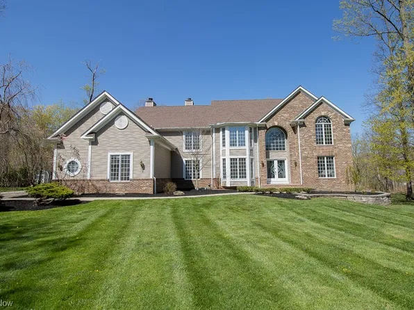 8950 Red Tail Ln, Kirtland, OH 44094