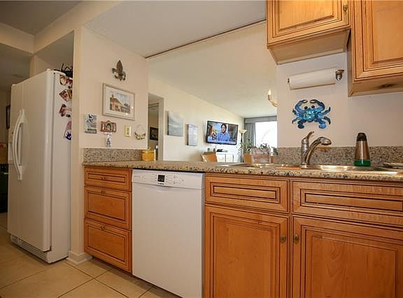 5th image of 300 Lake Marina Ave APT 3BE