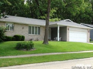 828 S Pine Hill Dr, Decatur, IL 62521