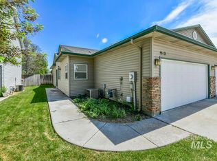 912 S Diamond St, Nampa, ID 83686