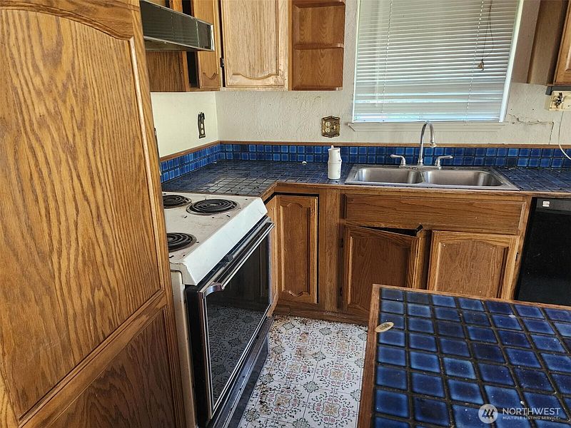 3rd image of 1911 Hundley Road