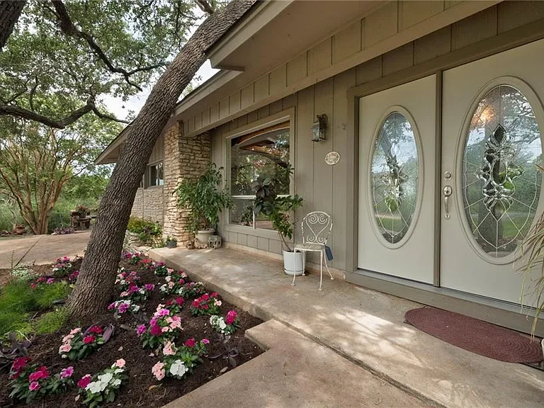 610 Lancelot Way — Photo 9