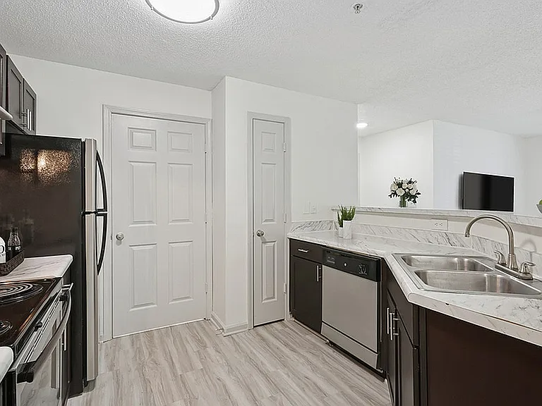 1x1 960 sqft - Unit 109 - A2P - Kitchen_001
