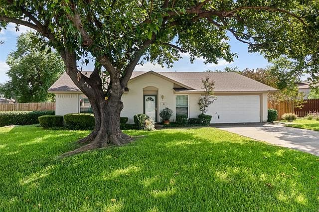 1st image of 2302 Greenwood Cir