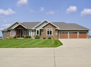 1750 S Prairie View Cir, Sioux Center, IA 51250