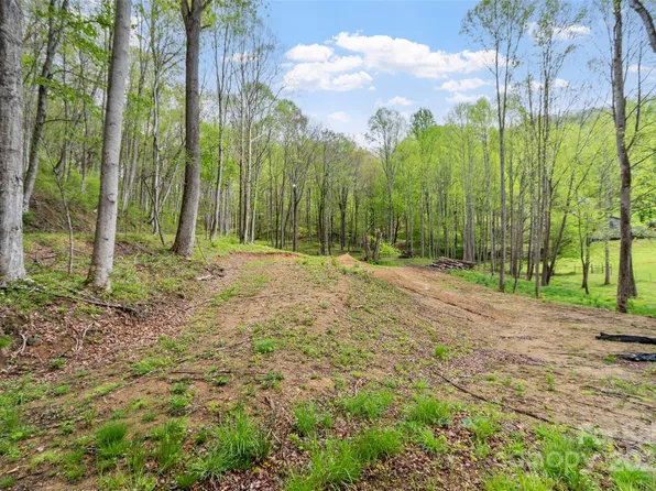 220 Pinewood Dr, Waynesville, NC 28786
