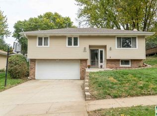 4513 Applewood Ave, Sioux City, IA 51106