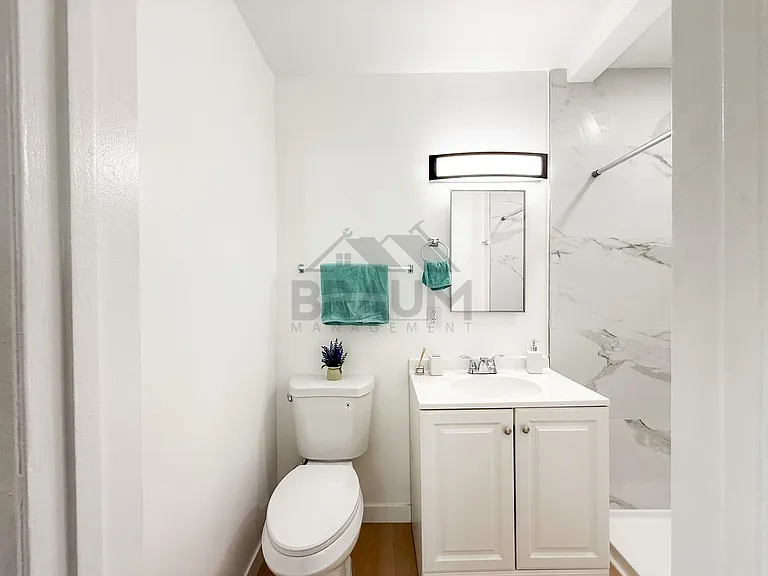 13129 OXNARD ST. — Photo 25