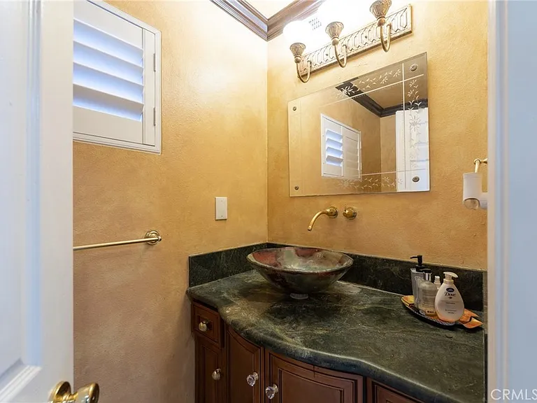 5562 Highland Ave — Photo 27