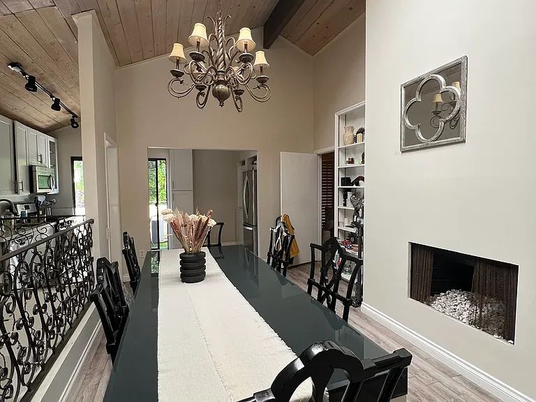 9040 Phyllis Ave #A — Photo 12