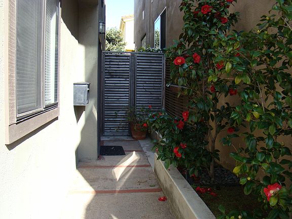 Private entry away from street