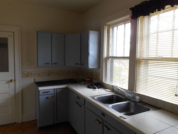 4th image of 1224 N Olive St