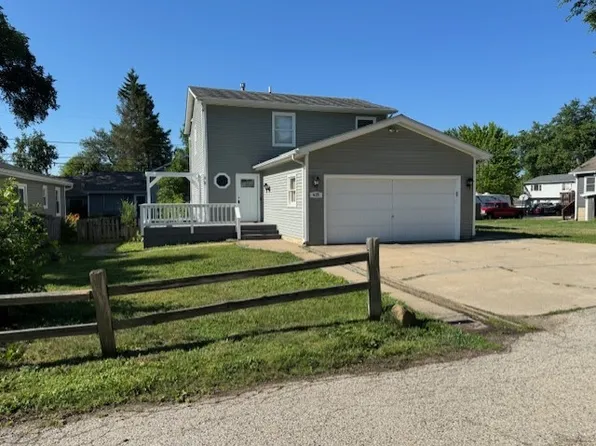 425 Northlake Rd, Lakemoor, IL 60051