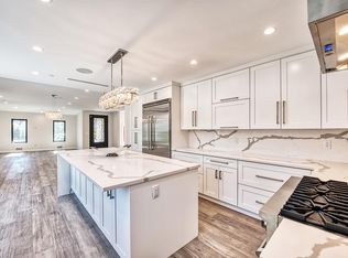 139 N Le Doux Rd, Beverly Hills, CA 90211