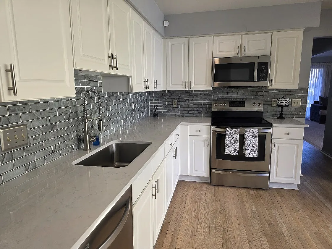 3 bed, 2.5 bath, 2400 sqft, $2,595 — Photo 4