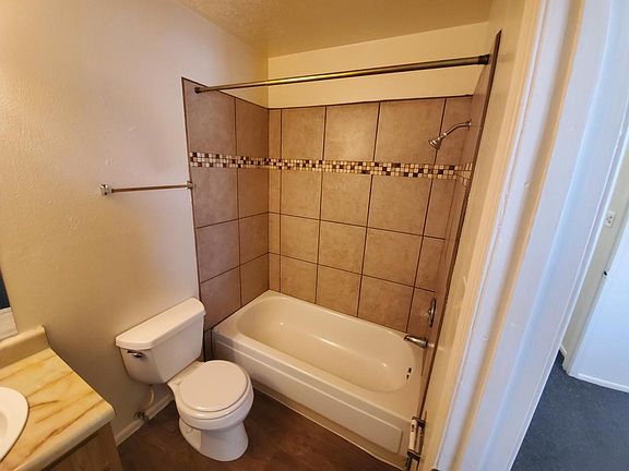 3rd image of 1912 Alvarado Dr NE APT E