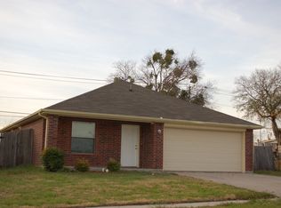 8325 Downe Dr, White Settlement, TX 76108