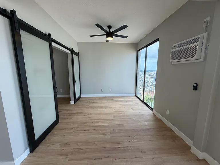 2410 Albatross St #12 — Photo 12