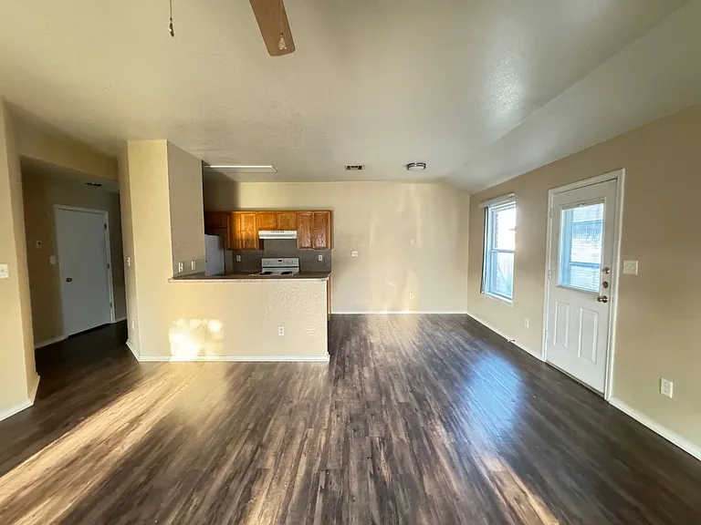 3406 Toledo Dr — Photo 8