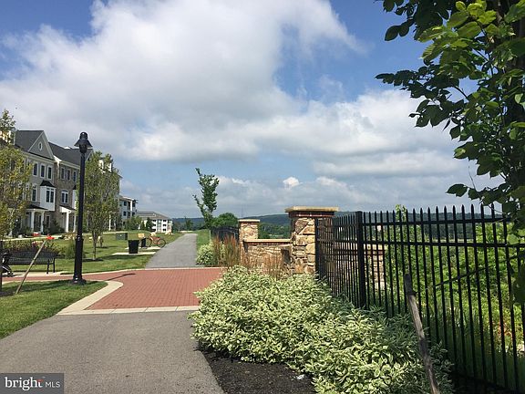 4th image of 503 Cliff Ln
