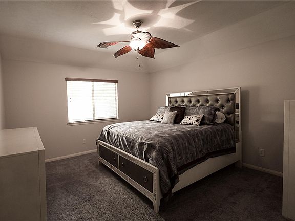 5th image of 8027 Thorncroft Manor Ln