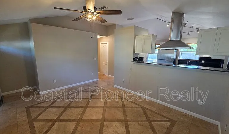 541 Roanoke St — Photo 4