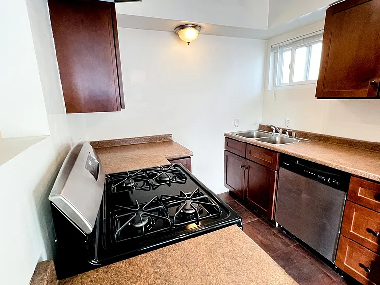 12 Buccaneer St #5 — Photo 4