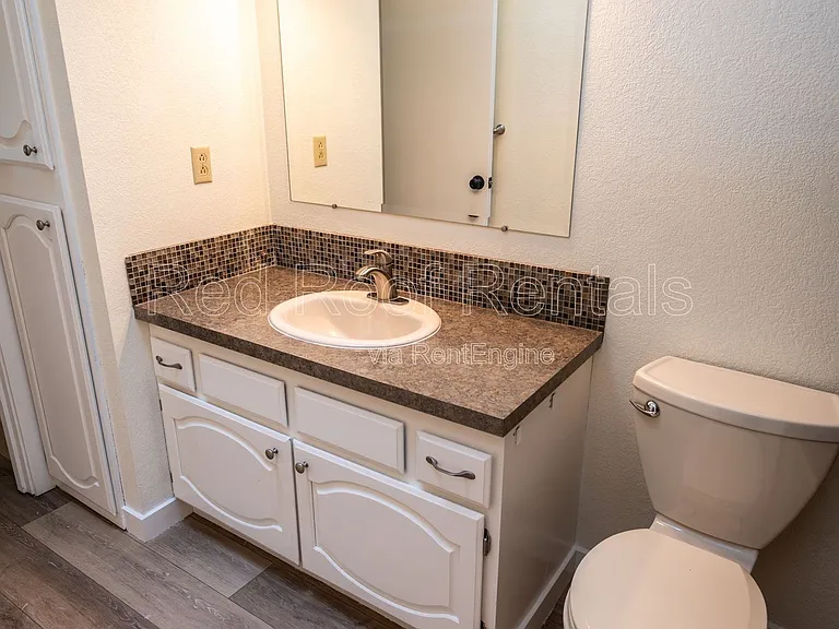 1418 Tule Lake Dr S — Photo 28