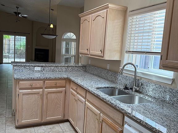 3rd image of 7301 Peregrine Rd NE