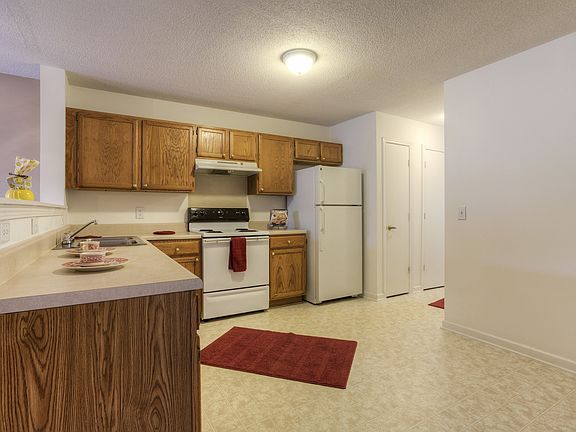 3rd image of 200 Hamilton Dr #633