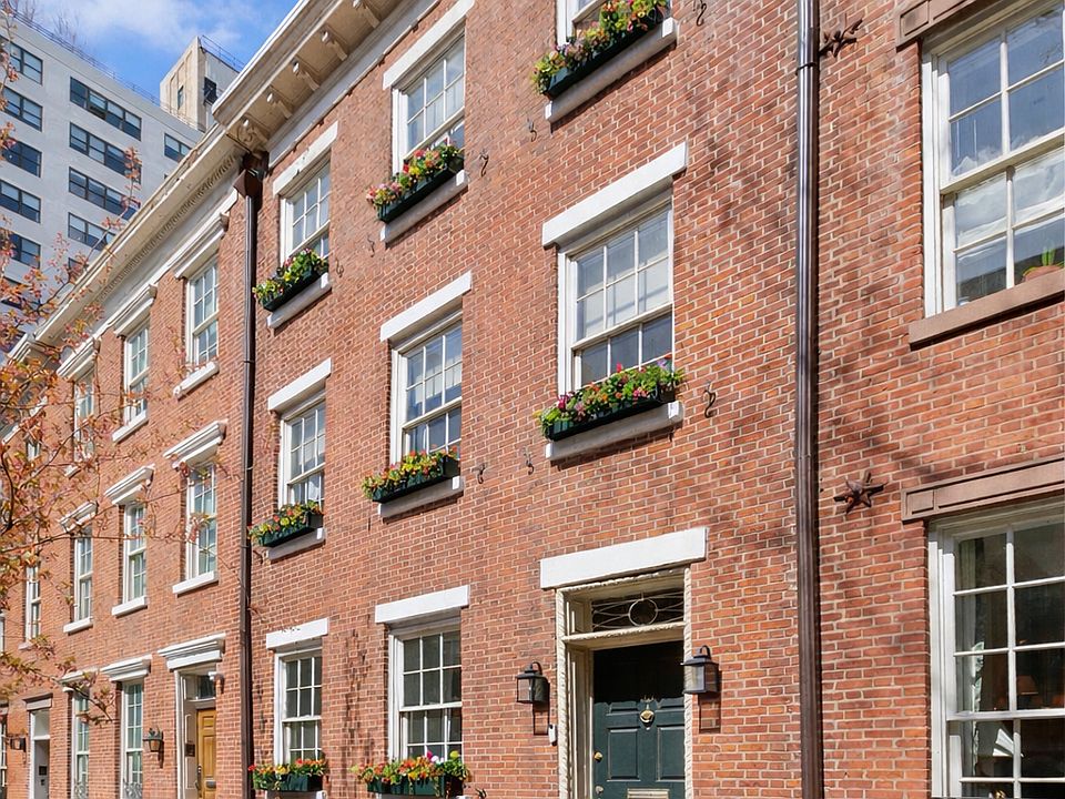 1st image of 29 Charlton St #Townhouse 1