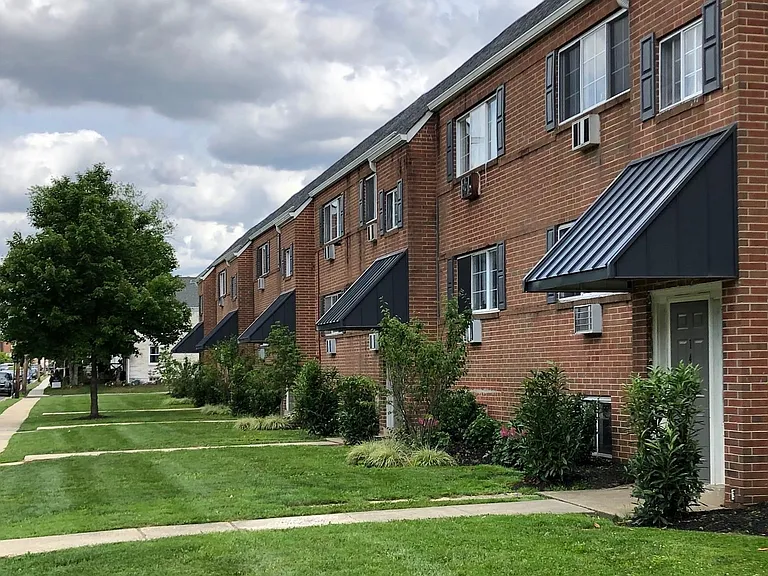 Maple Walk Apartments — Photo 39