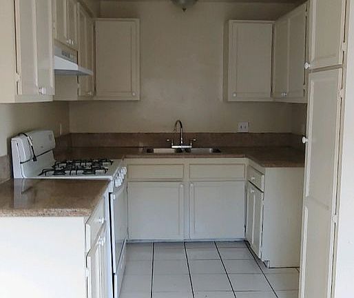 5th image of 10517 1/2 S Budlong Ave