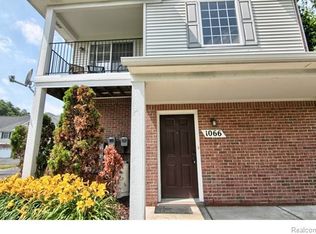 1066 Shiawassee Cir, Howell, MI 48843