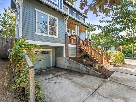 3rd image of 2240 SE 48th Ave