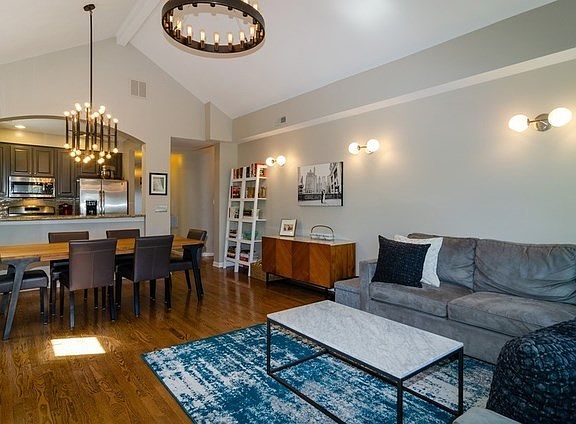3rd image of 1409 W Cuyler Ave APT 3E